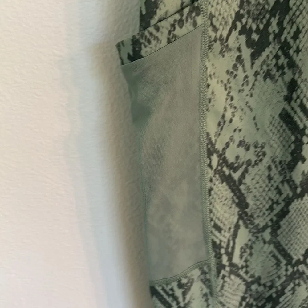 Fabletics On The Go Powerhold High-Waisted Green Snake Legging Size Medium
